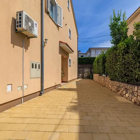 Jasmina Apartment *